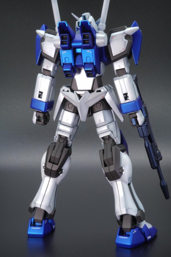 青はパールブルーブリリアントを使用して鮮やかなブルーにしました。シンプル過ぎたので、デカールも使用しています。