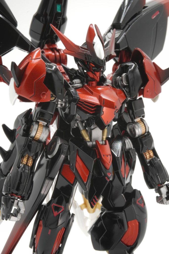 フレームはシルバーにして赤黒と合うようにしました。