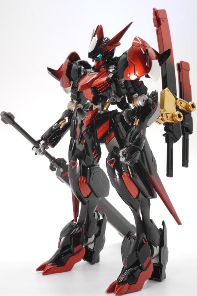 腕に刀を持たせるポーズがしたい為だけに製作しています。このキットはガンダムフレームを使用していますが、腕の接続が緩いので補強しないと動かすと結構な頻度でポロリします。 