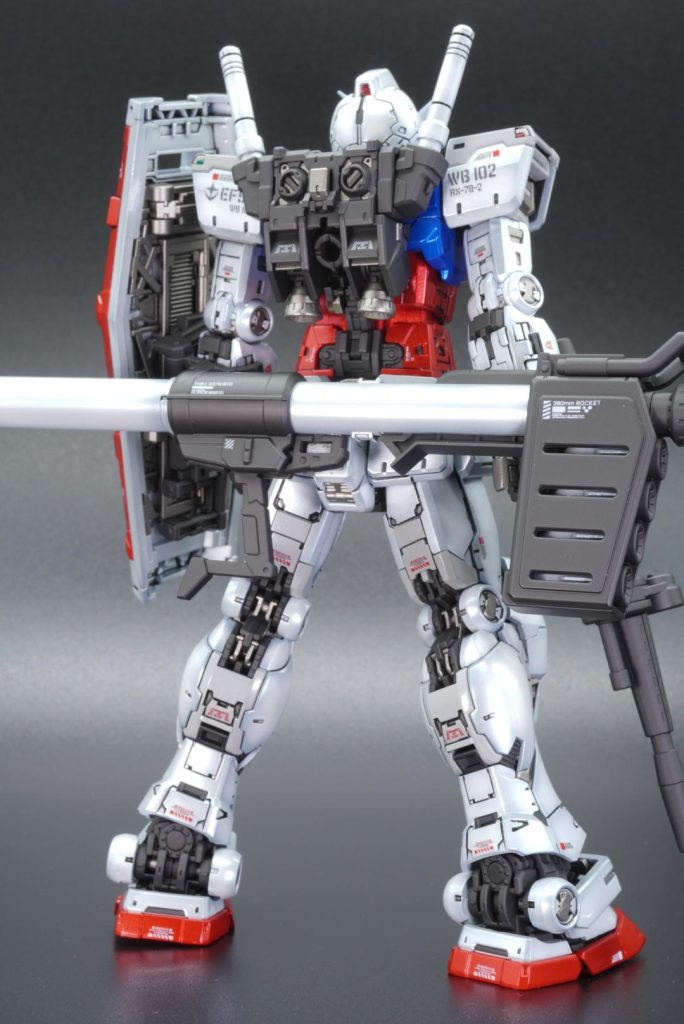 フレーム系はつや消しにして、装甲だけ光沢にしてメリハリをつけています。