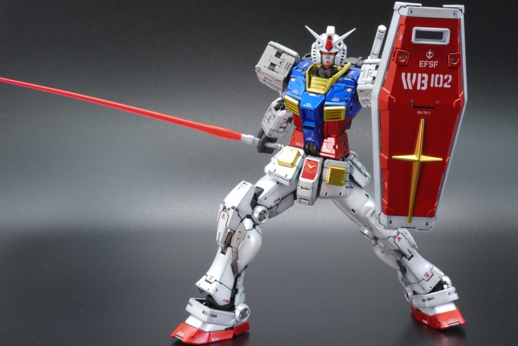 このポーズにすると「俺はガンダムで行く」を思い付きます。