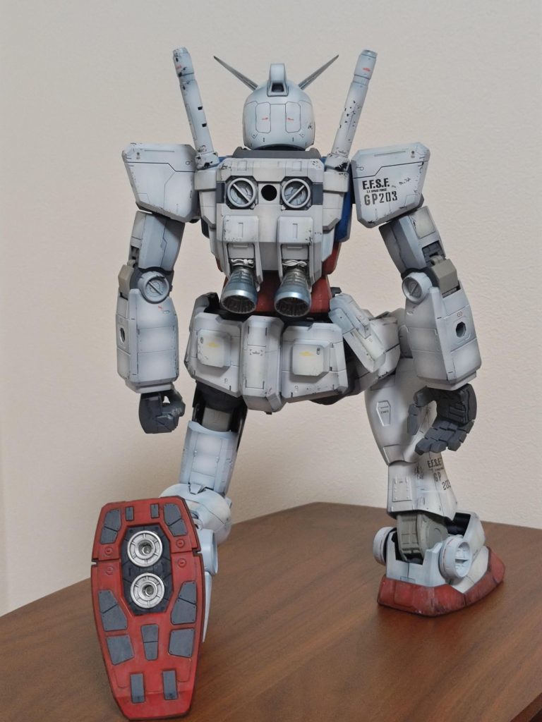 ランドセルを白くしたり、黄色を減らしたりと初代が持つおもちゃっぽさをなくせないかなーと