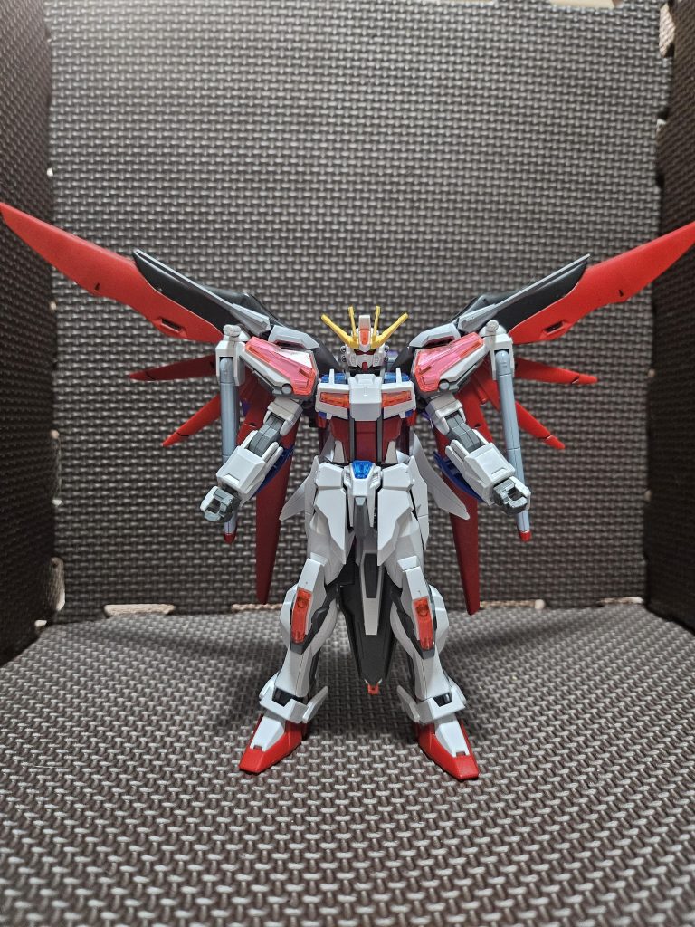 ビルドストライクエクシードギャラクシーカスタム2号機TypeSdこちらはデスティニー関連機からのカスタムタイプです。両肩部に、レジェンドのドラグーンビーム砲塔、ストフリのレールガンを装備。ビームサーベルもあります。肩からサーベルってカッコイイですよね。