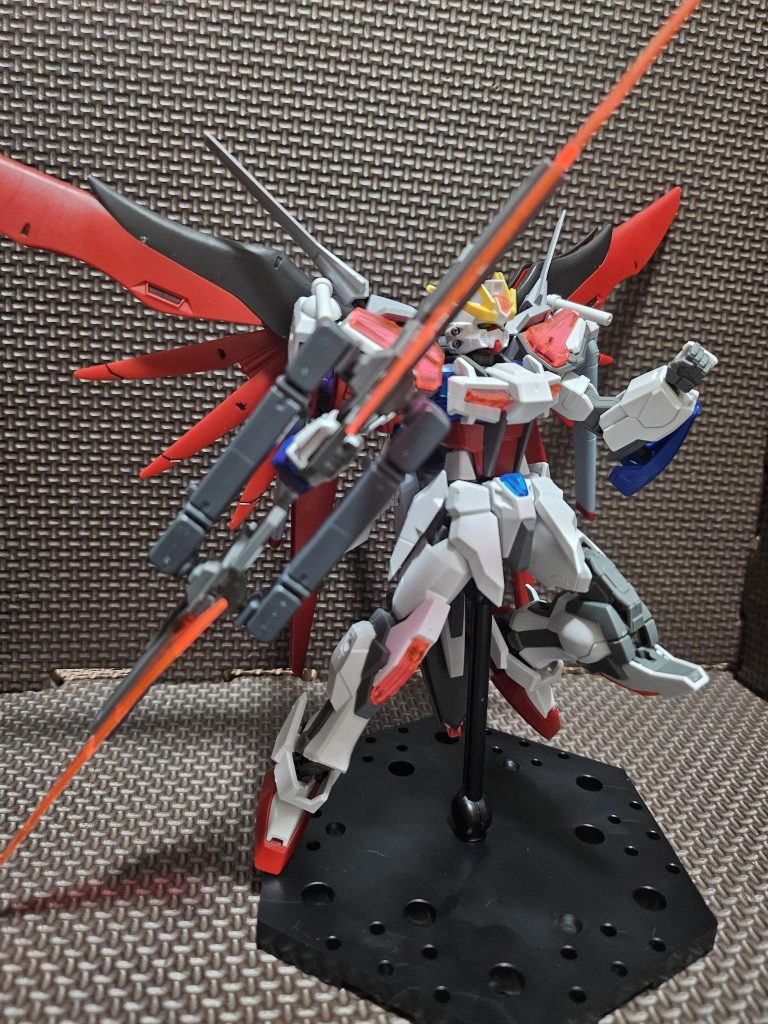 最後はお気に入り拡大で。オプションパーツセットの拡張パーツのお陰でミキシングやオリジナル遊びが捗って嬉しい限りです。ボールデンアームズが余ってたらまた買い足そうと思います。とりあえず3mm軸穴空けたら追加出来るパーツが優秀過ぎるw