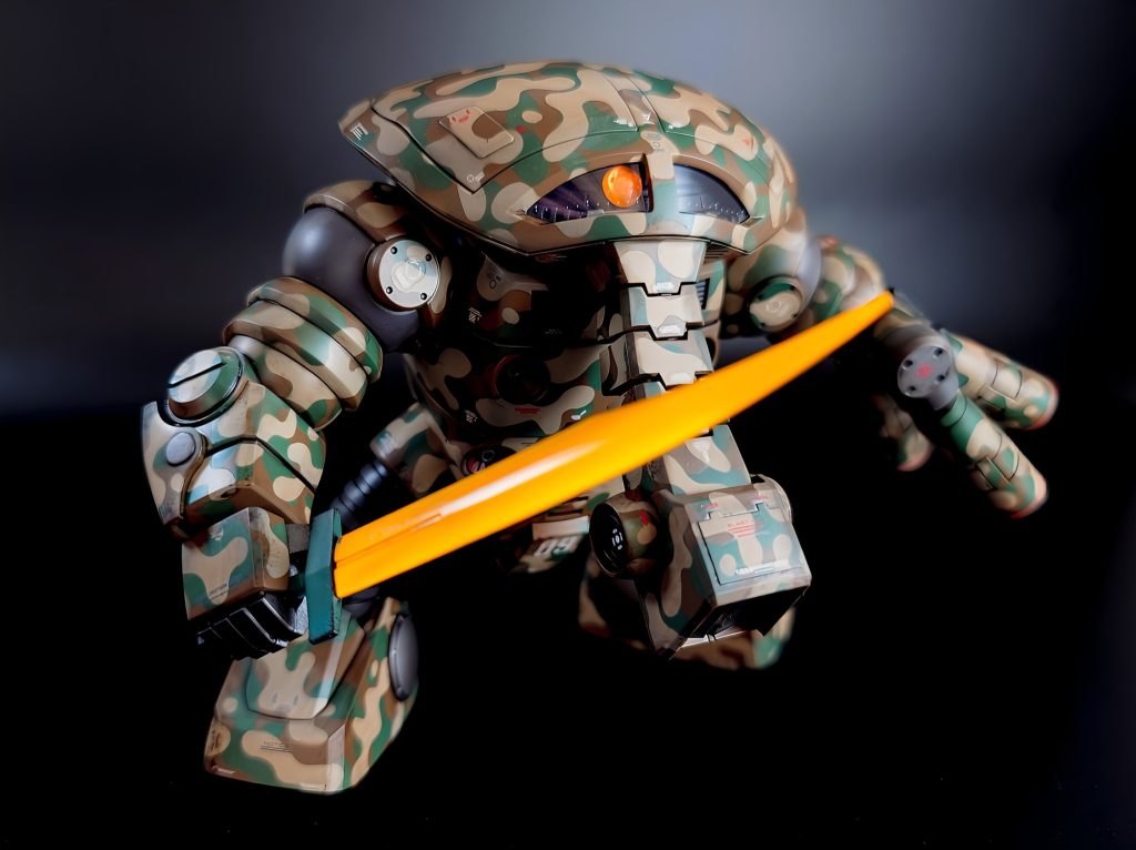 いくつかポーズを刀身とモノアイは蛍光塗料で光らせてます