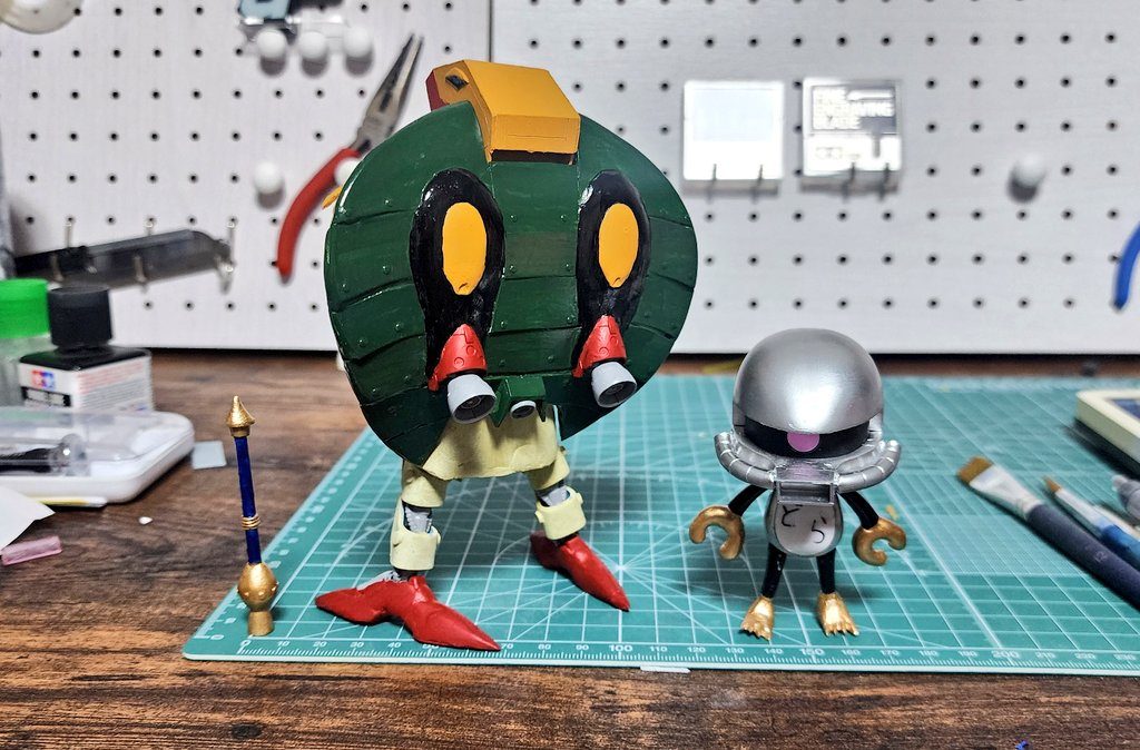 後ろが重すぎる！　　立たせるためのバランスに苦労しました。