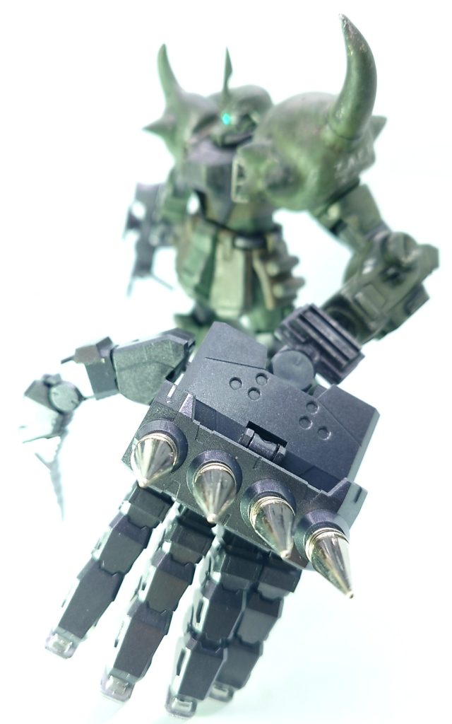 なんなら直接左手でぶん殴るのもアリではないかと、でっかくしてみましたが、当然重すぎて保持できません…