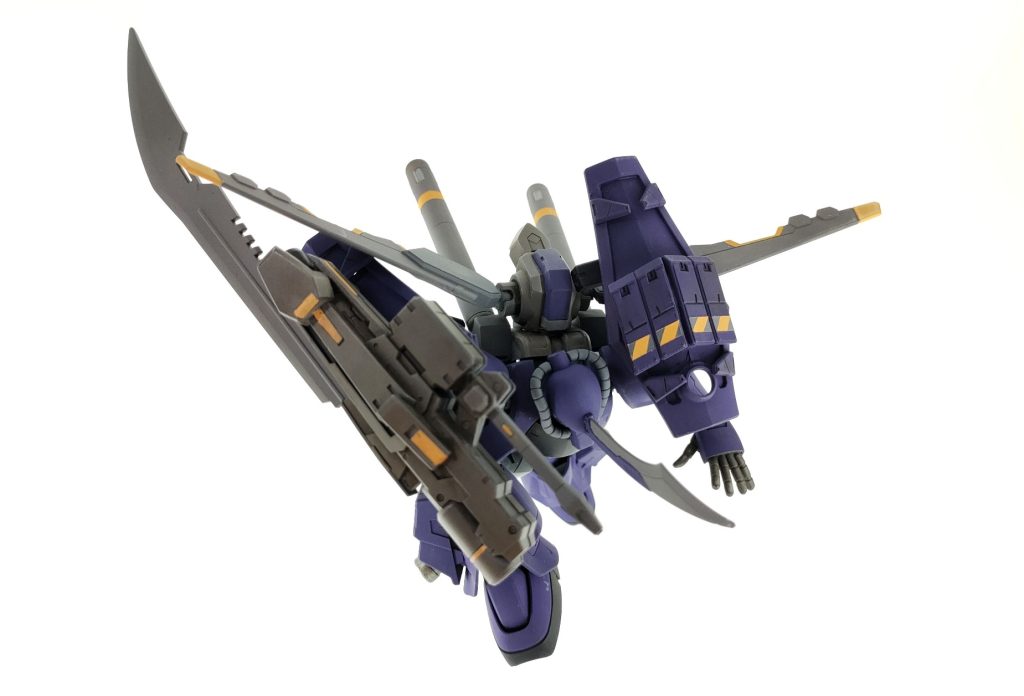 頭部にある大きな角はザンギリヘッドソードです。突進して刺突、頭突きして刺突、接近戦で活躍します。