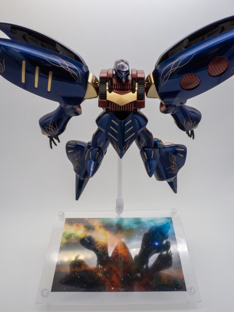 台座は100均の写真立てを使用しているので、中の絵を差し替えられます。