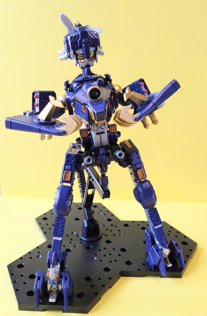 両翼内側に内蔵されたミサイルは、小型ながらも高威力。不意打ちや牽制に。(いわゆる、ボム的な)