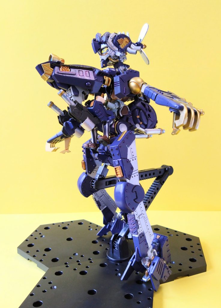 人型になったことで、主に接近戦に特化。