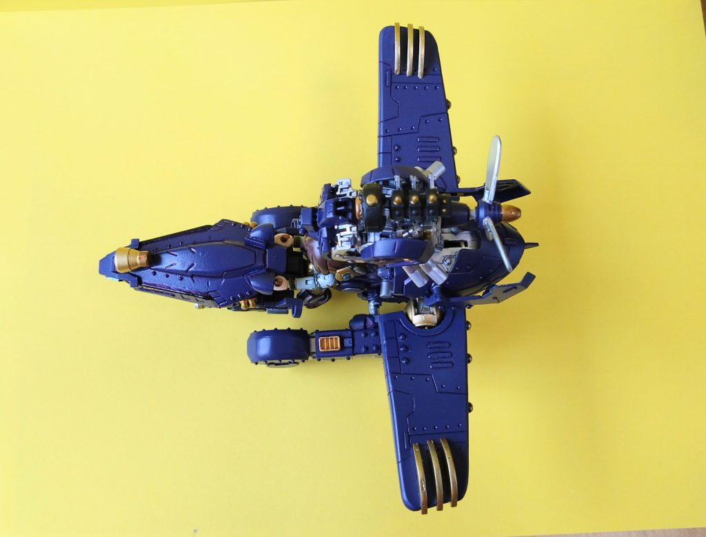 エネルギーを秘めた水は、遺跡の錬金装置によって生成され。蒸気機関技術に革命的な進化を促した。産業・流通。そして、空に生活を移した人々の足、飛空艇の燃料として、それは最早欠かせないものとなっていた。人々を発展させ幸せにした新たなエネルギー。だが、当然。それを独り占め、我が物にしようと良からぬものも出てくる。徒党を組んだ輩、主に空賊などが、都市周辺の遺跡を襲撃することも頻発していた。