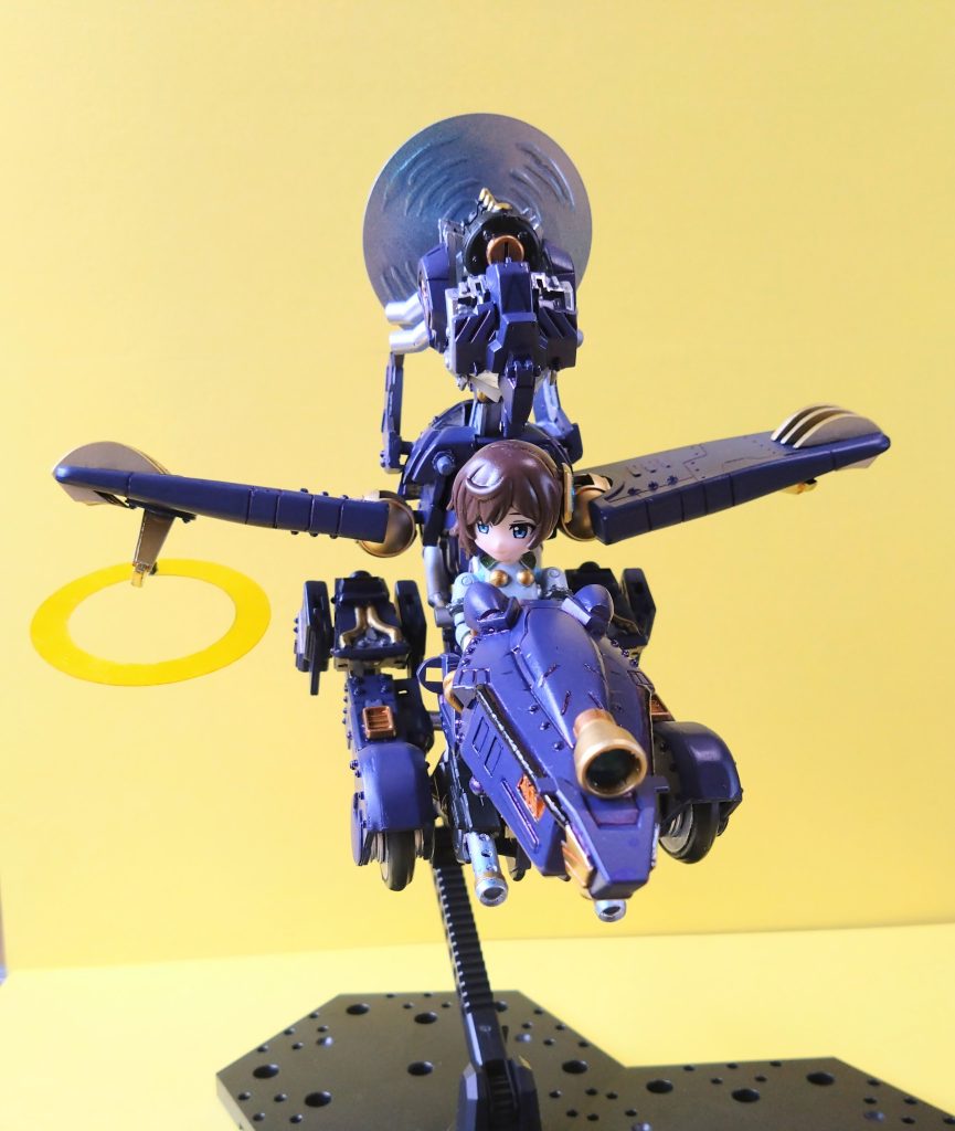 主翼先端下に付けられたユニットは、展開することで光輪を発射することが可能。  