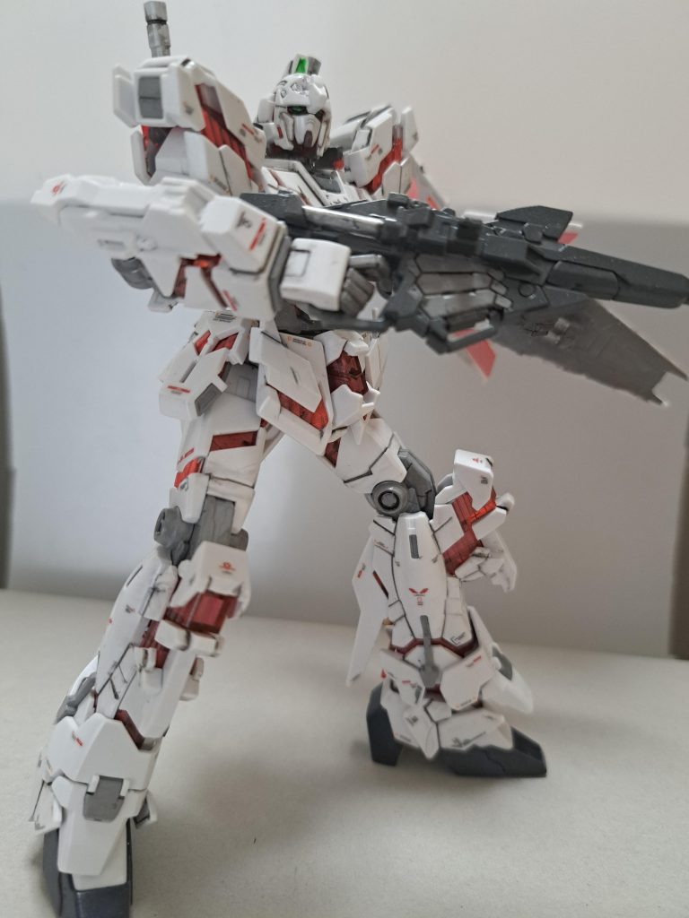 いつもより余計疲れました。でもデカール貼ってる時は楽しかったのでまぁ いいか 一応パールクリア吹いて仕上げとさせていただきました。それにしてもあ〜ぁ