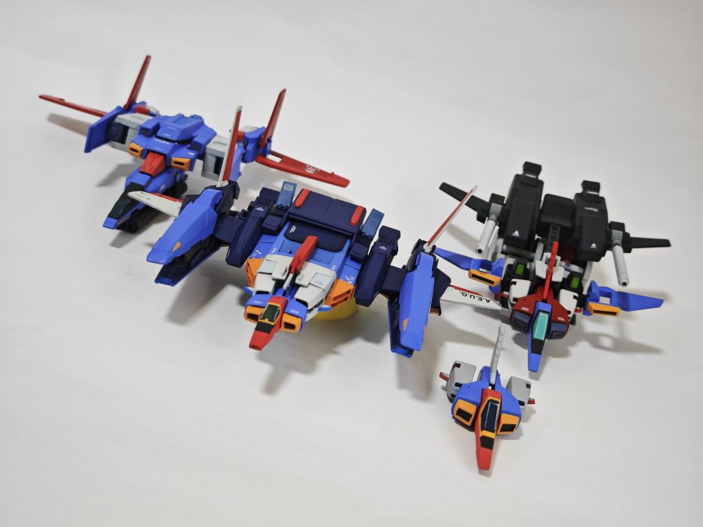 これが4機目のGパーツ、ネオコアブースターだ!両翼に2門のハイメガ砲を装備しているぞ!モビルアーマークラスの戦闘力がある!