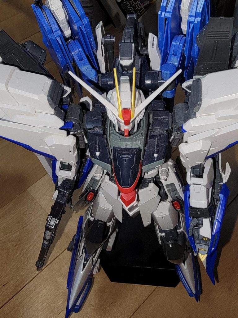 苦労したとこは肩の接続部分フリーダムとエクリプスの肩の接続が違いすぎるのでフリーダムの肩装甲の接続部品を使ってます