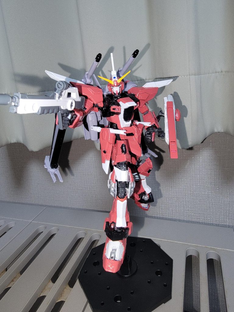 頭と背負い物、ライフルはそのまま使用。足首はストライクフリーダム。あとはジャスティスと合成。