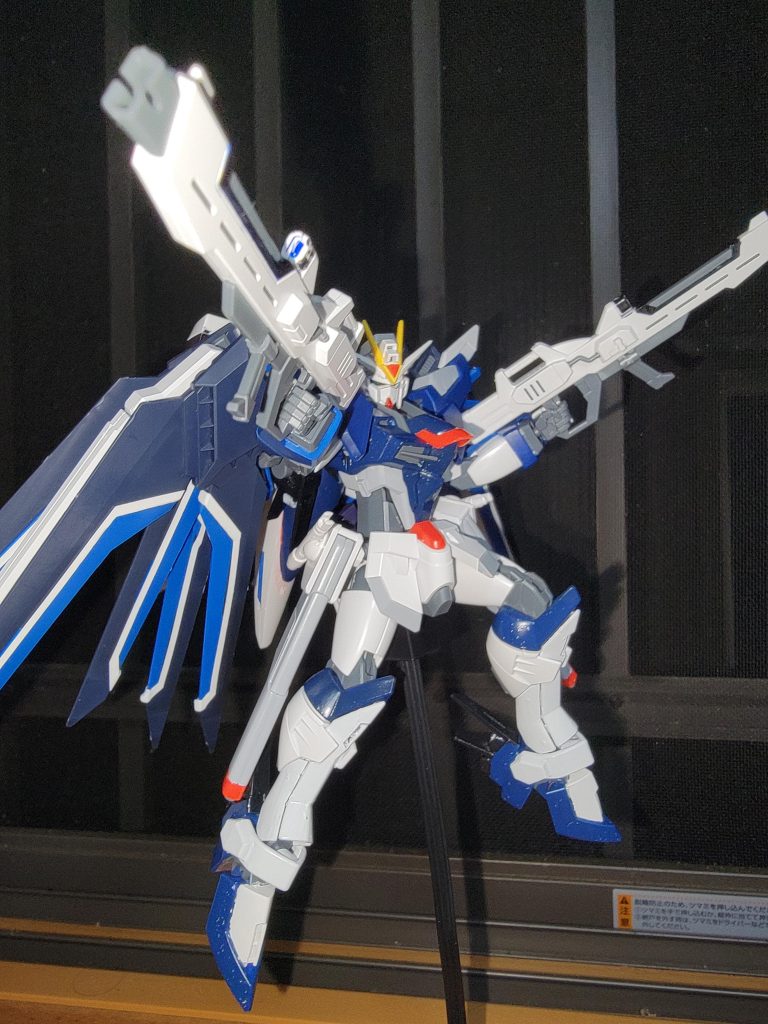 分かりにくいと思うけど、脚イモータルジャスティスに変更リアスカート部分にイモータルジャスティスのブーメラン変形のことは全く考えてなかった…変形したとき２個のライフルどうしよう？