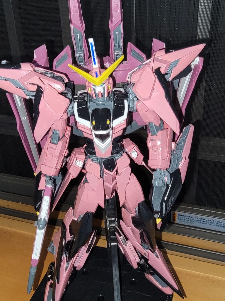 脚はフリーダムエクリプスと同じ股関節が弱いという噂があるけど、ここも動かさなければ問題なし！