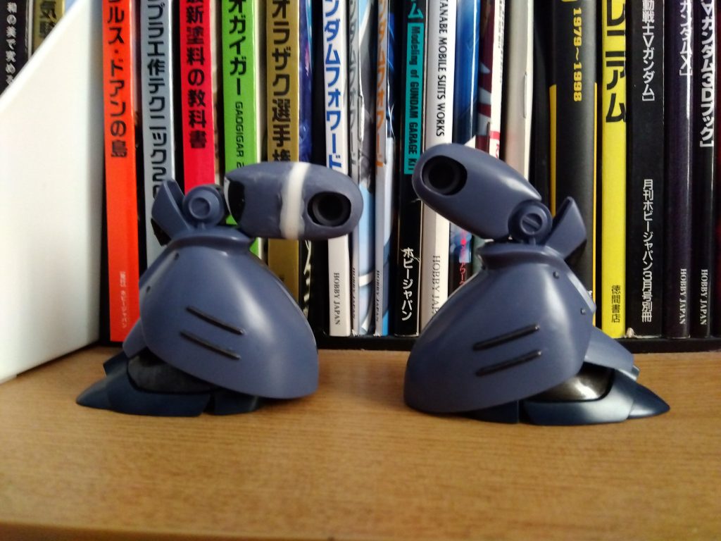 脚を改造してます。