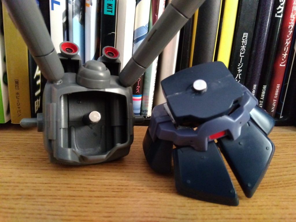 マグネット、仕込んでます。