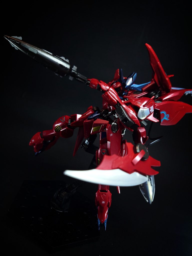 超硬ワイヤーブレード (テイルブレード)アメイジングブースター天式の後部に装備されている有線式の質量兵器。ハシュマルに装備されていた同名の武装に相当する。