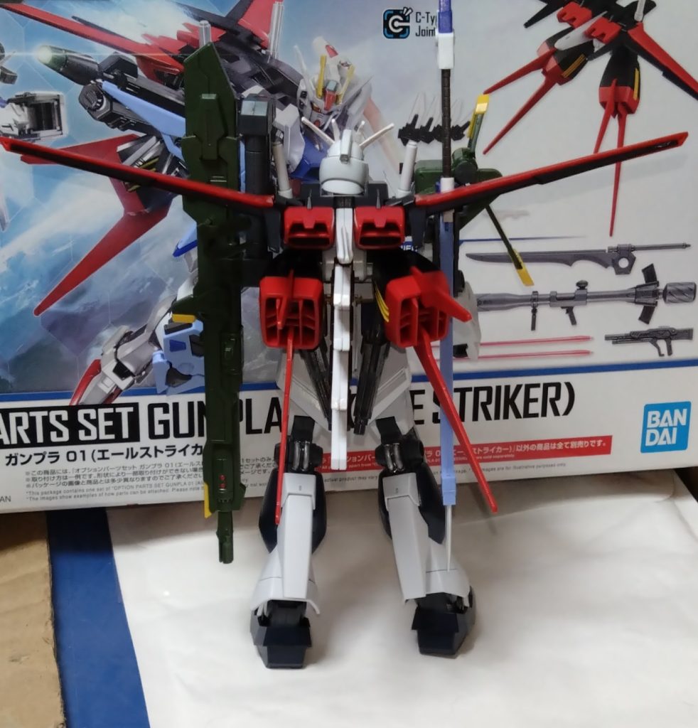 ν-H(ニュー・ハー)ガンダム型式番号:RX-93H+AQM/E-YM-1 KAI 連射性能を格段に上げたνガンダムをベースに、ストライクのマルチプルアサルトストライカーを装備させた機体。ご覧のとおり、ファンネルを装備していないのが最大の特徴となり、サイコフレームにも少し改良を施したガンダム。主兵装となる２丁ビームライフルによる連射、高火力のビーム砲『アグニ』、シールドごと一刀両断できる程の斬れ味を持つ『シュベルトゲベール』…と、武装も豊富となっている。マルチプルアサルトとは言っても、扱いにくい……と誰もが思うことでしょう。でも、このマルチプルアサルトストライカーはクロストラベラーのメモリー・カロウの手により改良された『マルチプルアサルトストライカー改』という名前で、エールの機動性をより活かす為にスラスター出力をギリ限界まで引き出すことに成功し、それにより長時間での空中戦も行えるようになった。また、エネルギー問題もある程度解決。通常のモノより1.５倍にエネルギーを増やした……という設定になります。スラスター出力を上げたとはいえ、機動力は劣る……とお思いでしょう。でも、この機体にはサイコフレームが搭載されています。サイコフレームの力はオカルトっぽい現象が起きやすく、覚醒中はおそらく機体の質量を軽減して機動性をかなり上げてくれる……かもしれません。サイコフレームどころか、νガンダムにこの装備を装着したのはこれが目的。まさに、サイコフレームを利用したパーフェクトなνガンダム…とも言えるでしょう。  そんな機体ですが、一体誰が操縦するのか？『水星』を意味する名前の男……です。      「ハーメス・マーキュリー！ν-Hガンダム、参る！」  『SDガンダムバトルアライアンス』に登場したキャラ。ユノから『クリムゾン赤メガネ』や『陰湿赤メガネ』などの異名(？)を言われたライバルキャラ『ハーメス・マーキュリー』です。ゲームの最後の方で味方になる彼ですが、この機体のパイロットです。 ハーメスはニュータイプ…かどうかは不明ですので、この機体は戦う相手の感応波を読み取ることによりサイコフレームが自動で作動し機体の重量を軽減化といった現象を起こす。あとファンネルを搭載されていないこともあり、ユニコーンガンダムのように敵のファンネルをジャックすることも可……という設定にしようかと。よって、この機体のサイコフレームはメモリーが独自に開発した『アナザー・サイコフレーム』とでも命名します。 機体名の『H(ハー)』はドイツの音名の一つを指しますが、パイロットの『ハーメス』の名前にも指します。