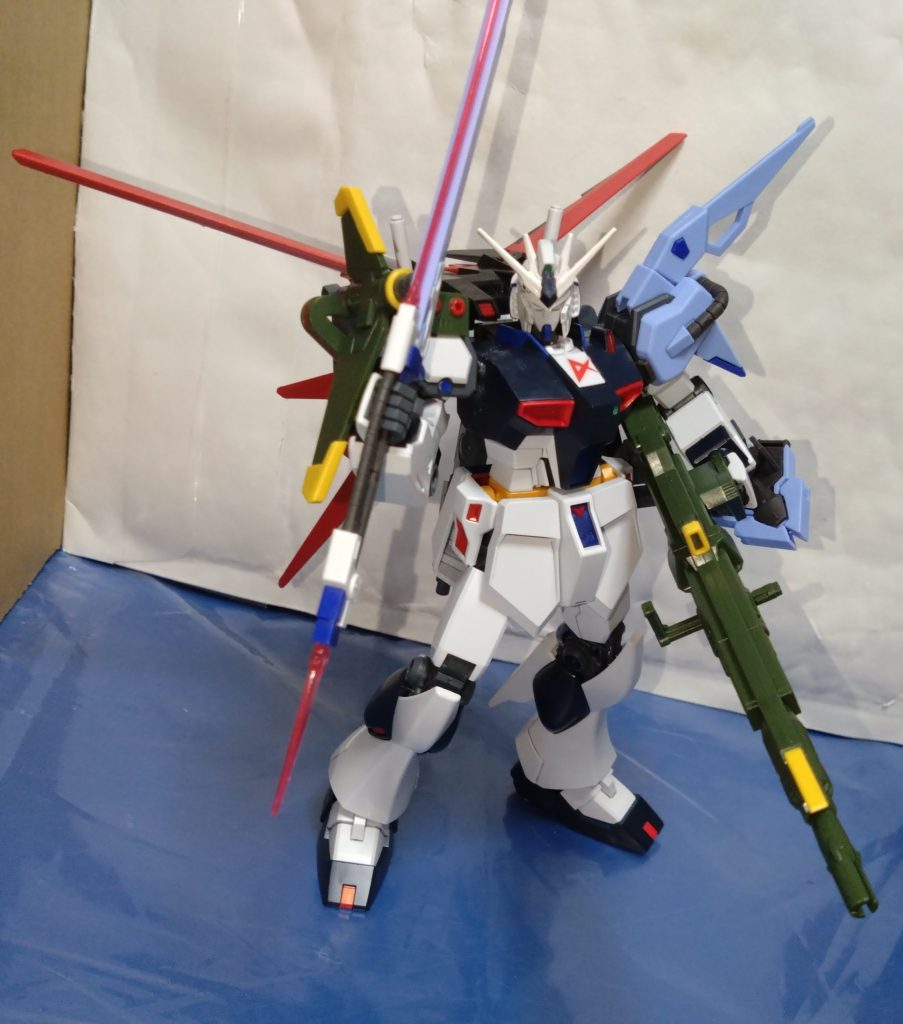 〜ここからストーリーに入ります〜 今回はアースがシン、アスランと共闘する一方で起きていた戦いの物語。 G:ユニバースのギャザーロード隊には、サクラやクロストラベラー以外に協力する人物がいた。彼は今までギャザーロード隊のハロと共に幾多のガンダム世界を巡り、アルカ達と合流しようとした……ところで、敵の襲撃に遭ってしまったーーー 「こんなタイミングで襲撃に遭うとは…。おそらく、コピーズに違いない」「気ヲツケロ、ハーメス！気ヲツケロ！」「だが、ちょうど良い！先日、メモリー・カロウから頂いたν−Hの新装備『マルチプルアサルトストライカー改』のテストに相応しい」 ハーメスが駆るν−Hガンダムは背中に装備されたストライカーからそれぞれ武器を手に持つ。 「ハーメス・マーキュリー！ν-Hガンダム、参る！」