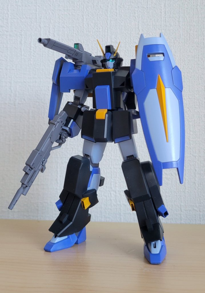 ビームライフルは本来デュエルのものなのですが、量産機っぽさを出すためにストライクダガーのものにしましたシールドは手持ち式に変更