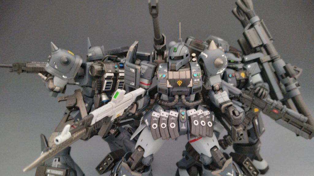 前に製作した作品と一緒に。