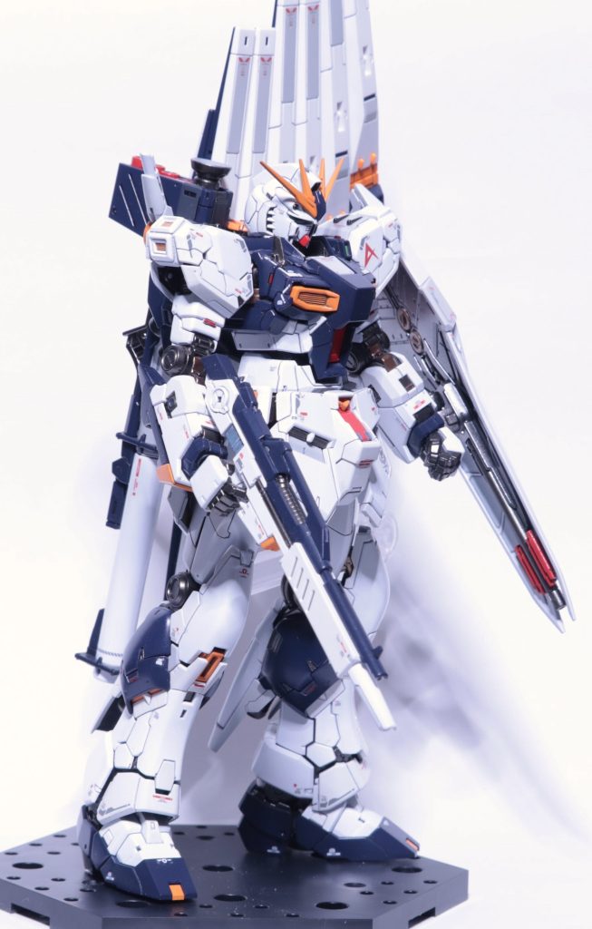 首、腰の延長等胸の四角い外装の延長胸ダクトをリ・ガズィ風に加工胴〜腰のフレームを加工してファンネルに負けないよう固定ホコリが積もったり、デカールが浮いてきてる…