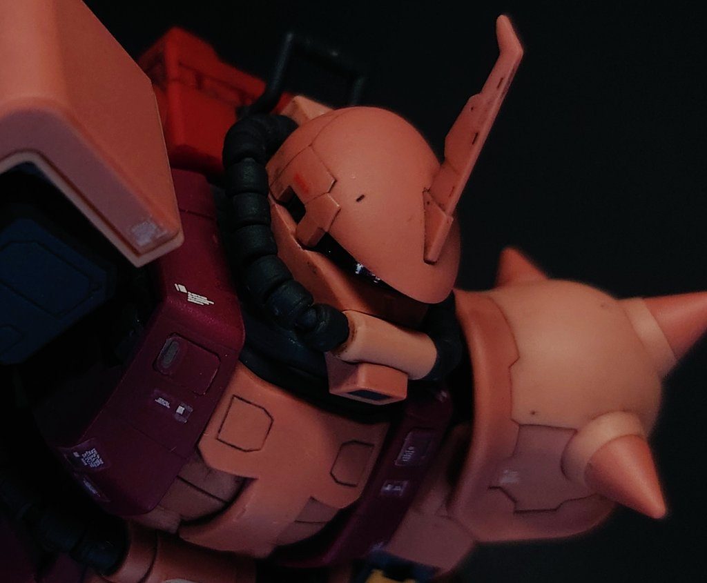 バストアップモノアイスリットが狭い分、目付きが悪い感じになります😎