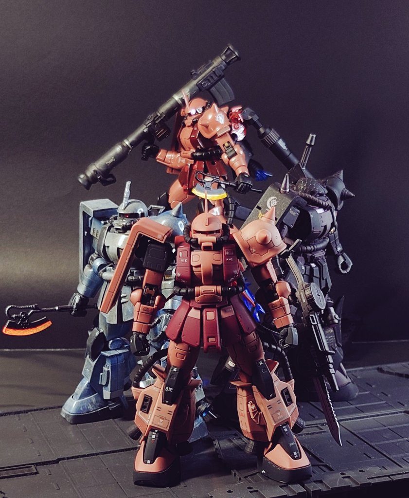 ガンプラ　RG　チームモンストルカスタム　ザク　シャア専用ザク 高機動型シャア専用ザク（チームモンストルカスタム）｜シラホコ