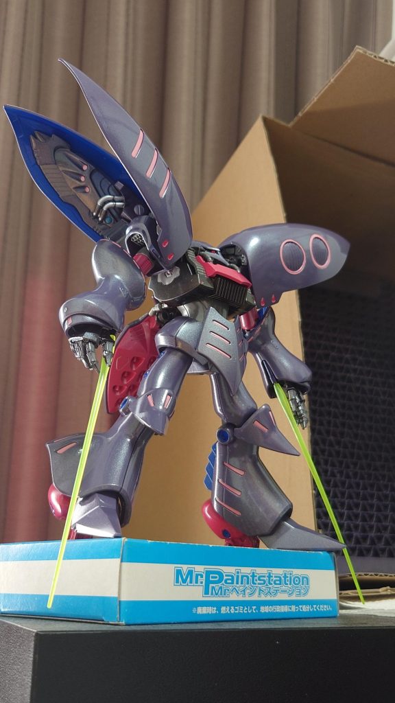 最後に水性ホビーカラーではありますが塗装レシピを個人的備忘として記載しておきます。※オリジナルで調色した塗料は多めに作ってストックしていて過去作含めちょこちょこ使用していますが細かいレシピは個人的備忘の観点から今回は割愛致します🙇♀️■まず、下地は基本ピンクサフ ※ボディのみシルバー下地メインカラー:オリジナルで調色したホワイトパープル濃いめのピンク:ルブリスピンク+メタリックレッド+モンザレッド薄めのピンク:下地ピンクサフのまま※一部ホワイトパールを少し濃いめに塗装して調整ブルー:クリアブルーバインダー内側:オリジナルで調色したメタリックブルー胴体:スモークグレーファンネルやハンドパーツ:オリジナルで調色した暗めのメタリックパープルにホワイトパールを少し強めにかけて調整関節等:グレーバイオレット+シルバービームサーベル:アクリジョンの蛍光イエロー+グリーンツインアイ:エナメル蛍光ピンク※塗装後にUVレジン液(ピンク)で少しぷっくりするようコーティング 以上、最後まで見ていただきありがとうございました🍀☺️✨