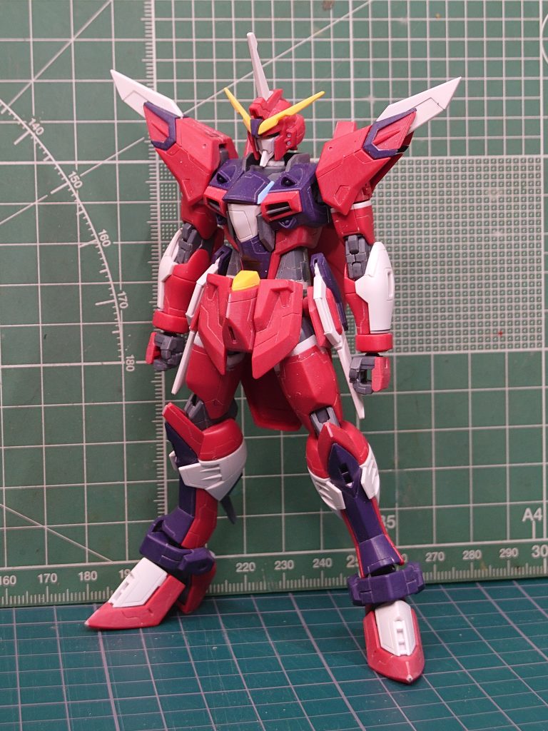 製作途中の本体。各部プラ板での延長や真鍮線やプラ棒使ってシャープ化しています。