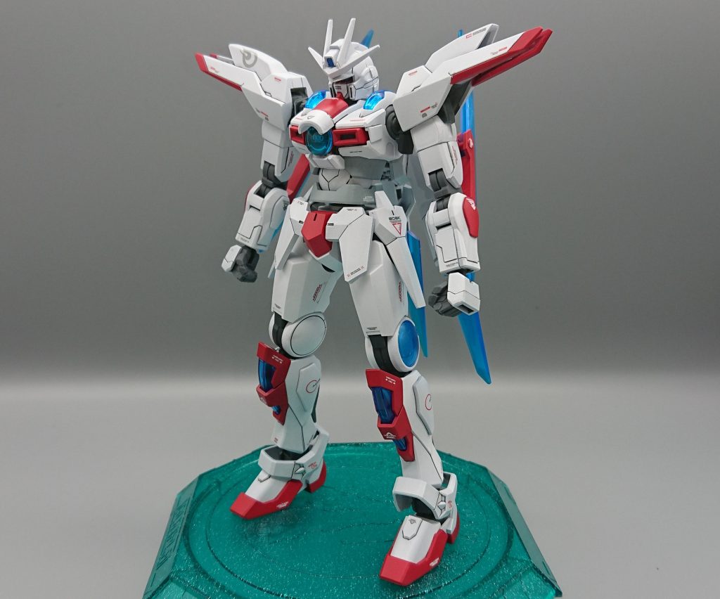 ビルドバーニングガンダムとトランジェントガンダムをフュージョン(ミキシング)させた機体となります。機体名はそのままトランジェントバーニングガンダムです。キジマ・ウィルフリッドがチーム・トライファイターズのプラフスキー・パワーゲートによってセカイの機体を強化したのに対抗してプラフスキー・フュージョン・システムを利用しているという設定です。一機を強化するのではなく二機の力を融合させて強化した、という妄想設定となっています。セカイとキジマの出会っている時期を考えるとトライかカミキバーニングとミキシングさせるべきですが、トライ、カミキは丸みを帯びた形状で角張ったトランジェントとは合わない気がしたのでビルドバーニングを使用しています。フュージョンでそのへんがうまく変化したということで……