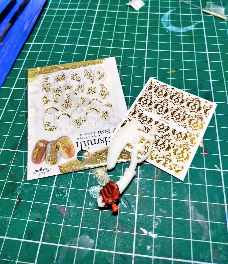 ヒートホークは3Dプリンターで出力エングレービングには100均ネイルシールを使用しています。