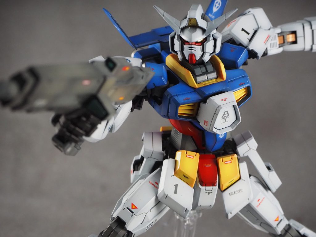 外観上の変更点は胸と頭部となっています。特にフェイス部分は凶悪な見た目となっており、ヴェイガンに対するフリットの思いが滲み出てしまった様な