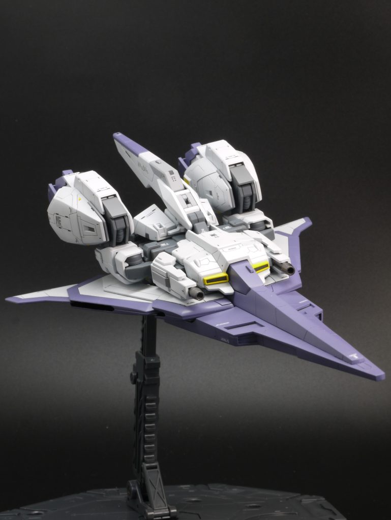 <注意事項>・丁寧に工作したつもりですが、キズやホコリ付着等の粗はあります。・変形させると塗装が剥がれる可能性があります。 特に足首カバーと足の甲、バインダーの展開部が干渉しやすいです。・作業中に剥がれた箇所は一部タッチアップしてあります。・バインダーのスライド展開部にはミニ四駆用のグリスを塗布してあります。・肩と胸の接続ジョイントが少しかたいので、取り扱いには注意が必要です。・フロントスカート裏はグレーで塗装していますが、ディテールアップはしていません。・ノーマルのシールド、ビームライフル、メガランチャー、ビームサーベル、腕のグレネードはつくっていません。・WRにランディングギアは付きません。