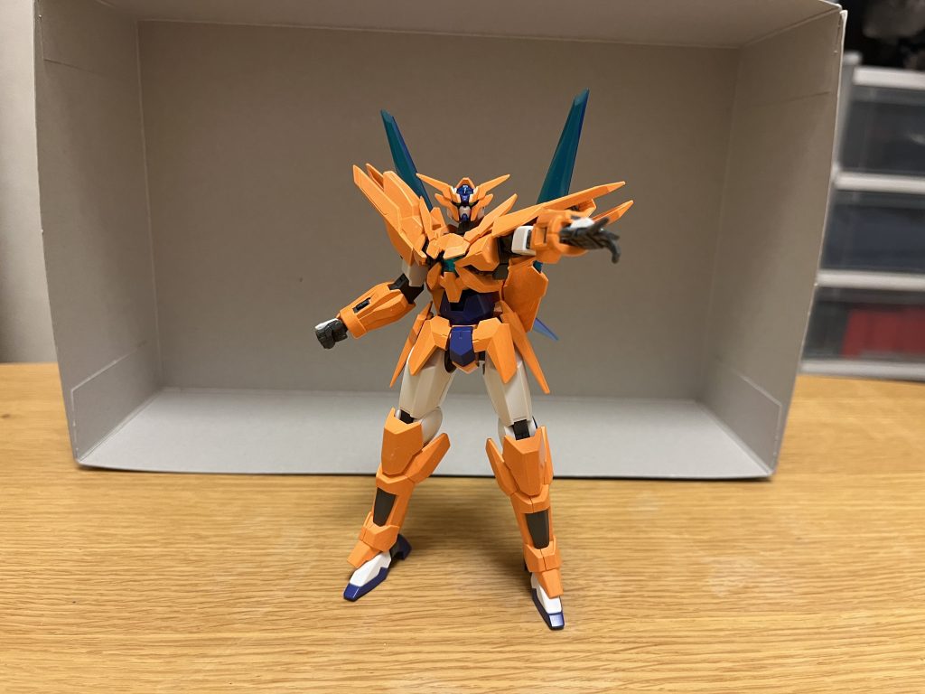 性能ガンダムジエンドと同時期に開発されており、本機もまたDG細胞を宿している為、優れた性能を誇る。DGハイパワーエンジン本体の動力源。超強化型には至ってない為、ハイパワービッグバンを引き起こす事自体は可能だが、爆発規模は狭い。機動力・スピード機動力も高く、大気圏内での飛行も可能としている。攻撃能力両腕と両脚に高エネルギー収束機器の搭載しており、通常のパンチとキック等の打撃だけでも、PS装甲にもダメージを与える攻撃力を持つ。防御力・耐久性従来のVPS装甲以上の高い耐久性を誇り、ビームライフル程度ではビクともしないほど。