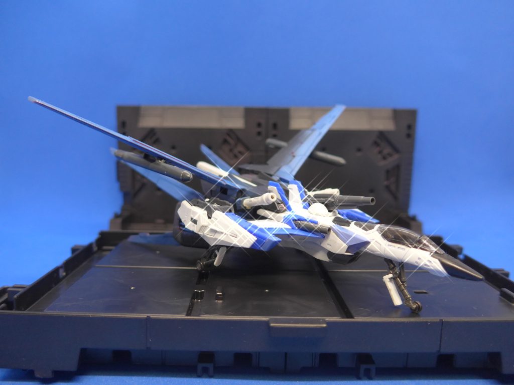 艦内で照明あたってキラキラな感じでしょうか。