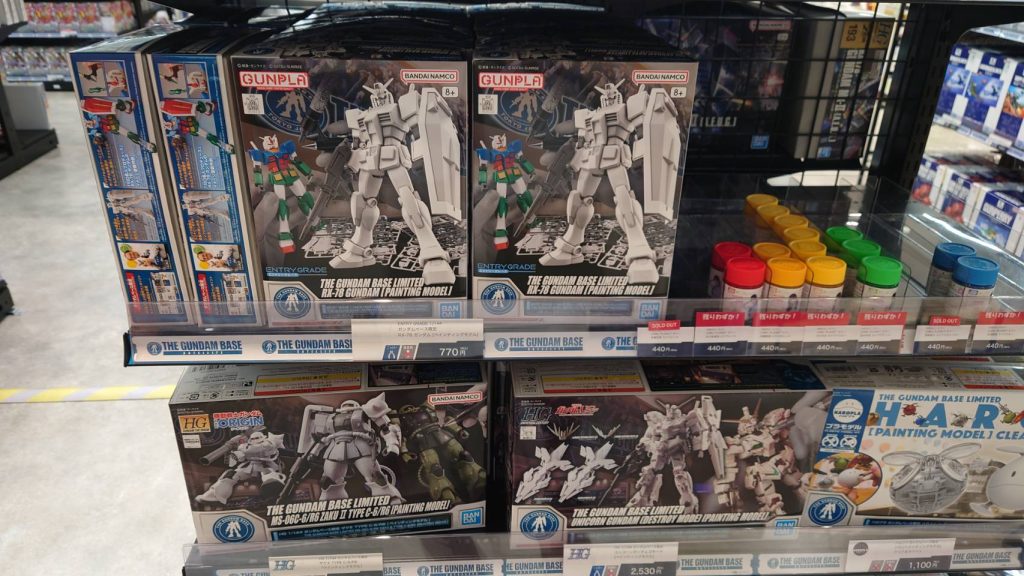 仙台のガンダムベース。寮生の俺は行けずに家族が旅行で仙台に行きました。オレモイキタカッタ...。ということでνガンダムでした。