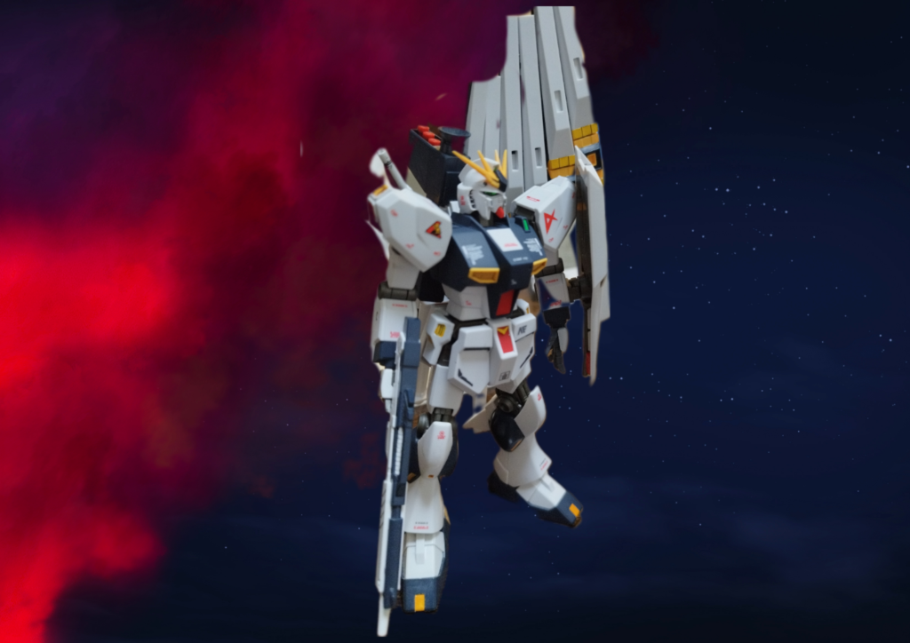 一部フロントアーマーのデカール追加しました。フィン・ファンネルも背負いました。