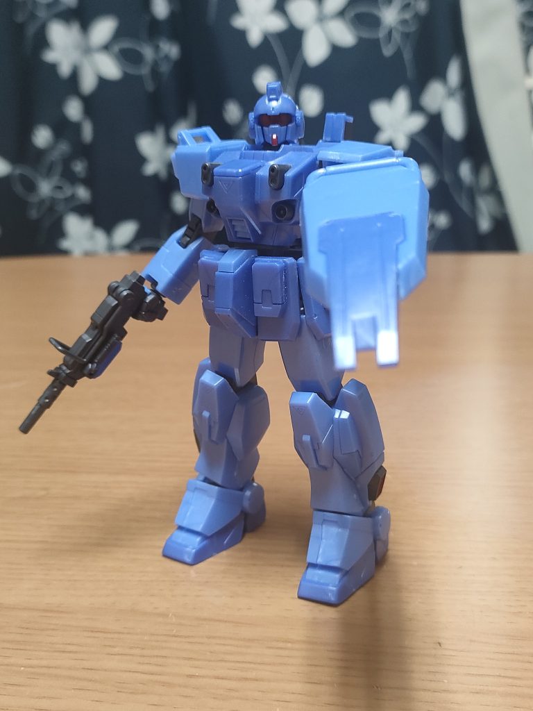 盾の突起から打突武器として使用可能。