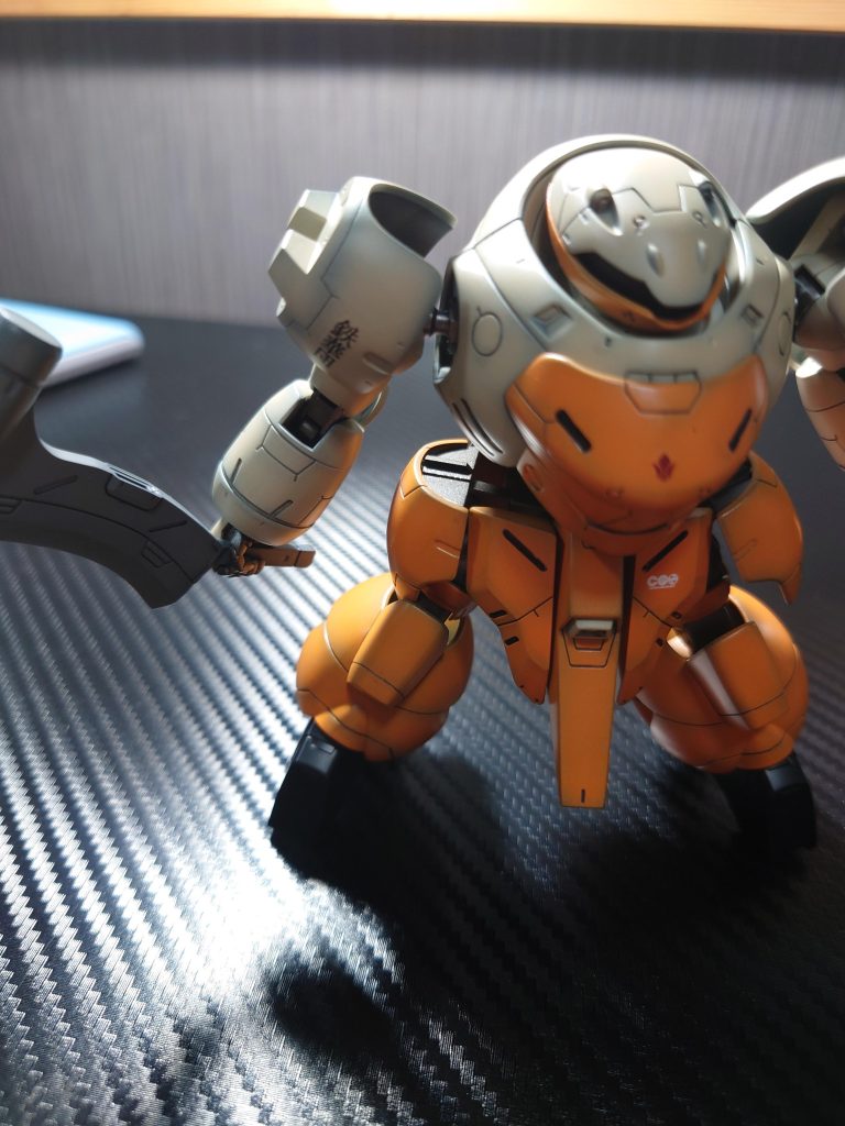 サイドスカート上側が空いていて寂しかったのでプラ板で作成😀