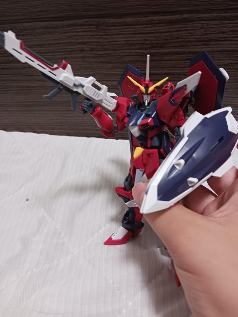 ライフルとシールドを装備した状態です。これはかっこいいなー