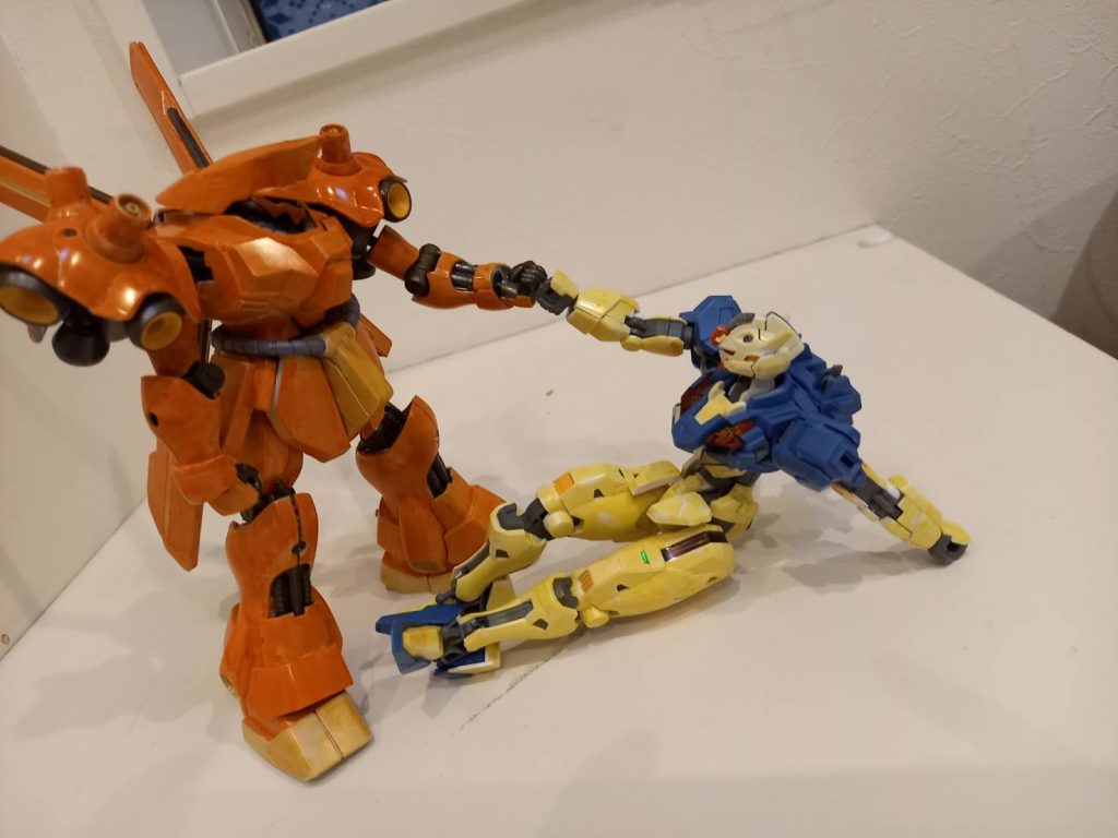 「 お前強いな」(zaku-kao1)「 お前もな」(gundam-kao1)