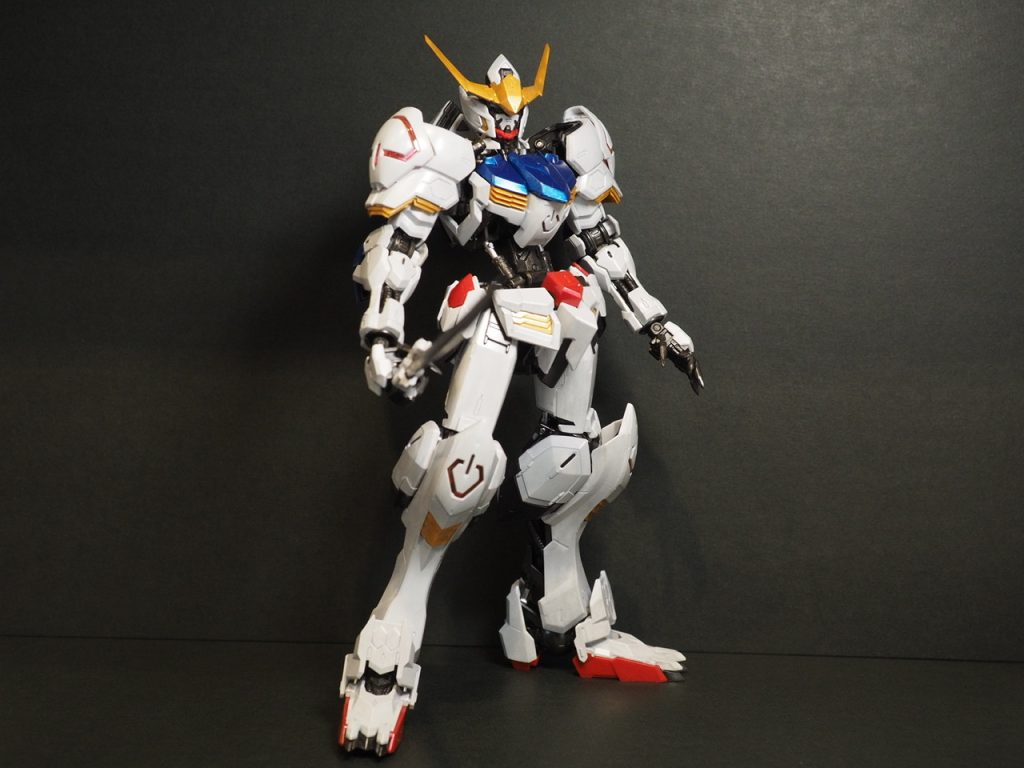 スミ入れは非常に薄くしています。個人的には色むらの濃い部分が溝に落ち込む程度で良いと思っています。