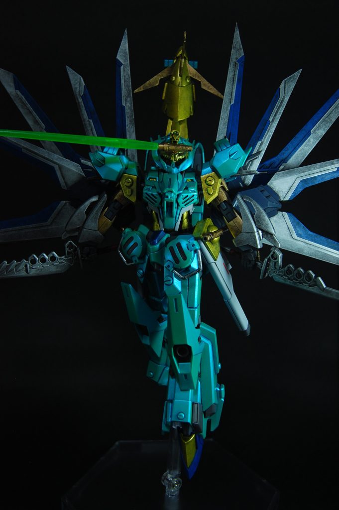 　 碧は思ったよりファンシーな色合いになったので、暗い陰影のあるライティングでも撮ってみました。