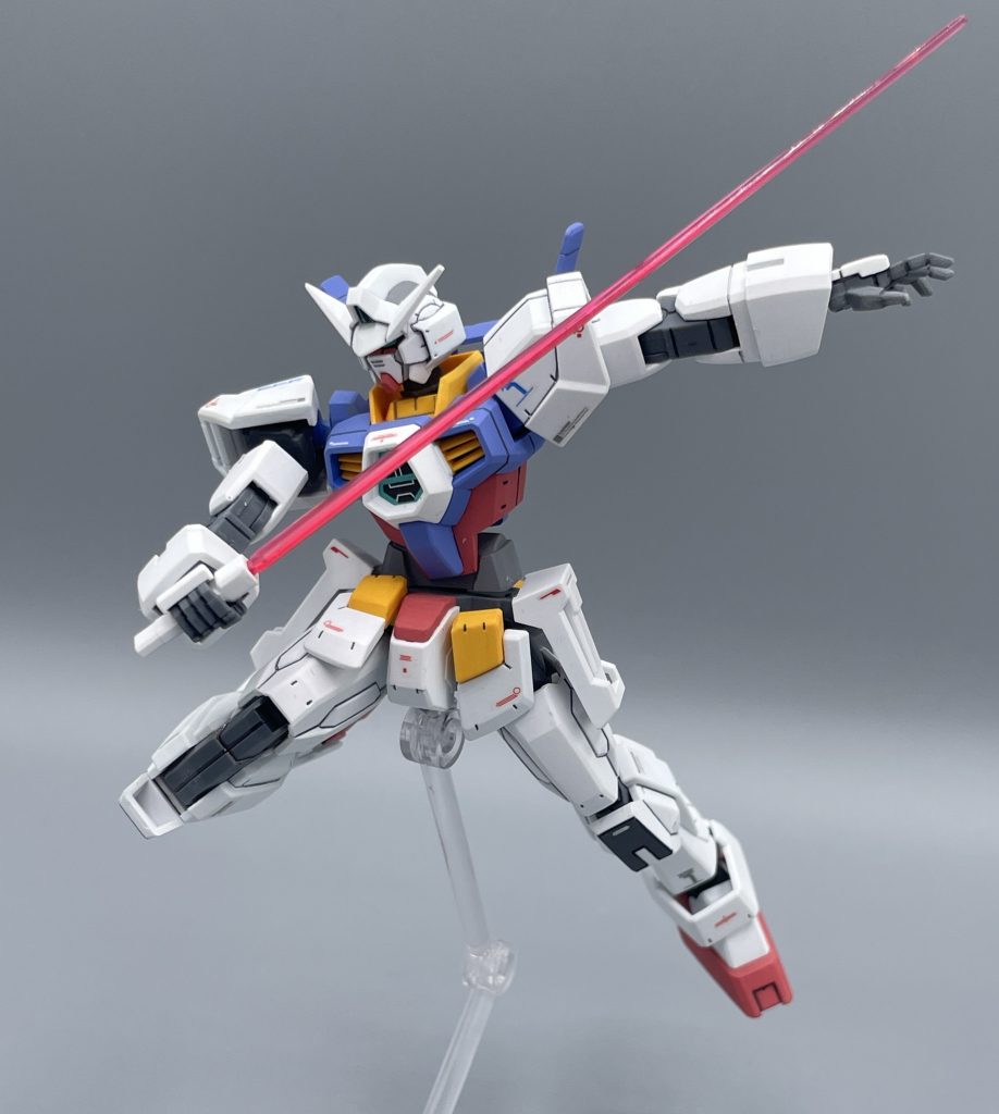 こちらがビームサーベル。OOシリーズで使われた、平べったいタイプのビーム刃なのがカッコいいです。